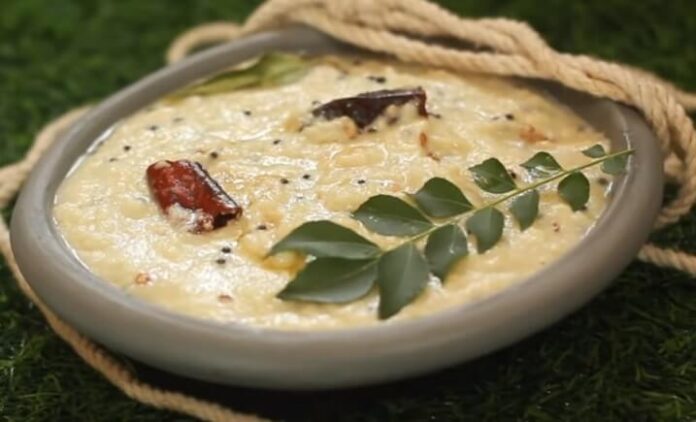 South Indian White Coconut Chutney - coconut chutney recipe in gujarati - કોકોનેટ ચટણી