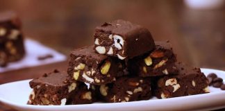 ડ્રાયફ્રૂટ ચોકલેટ ફઝ બનાવવાની રીત | dry fruit chocolate fudge recipe in gujarati ડ્રાયફ્રૂટ ચોકલેટ ફઝ બનાવવાની રીત - dry fruit chocolate fudge recipe in gujarati - dryfruit chocolate fudge banavani rit