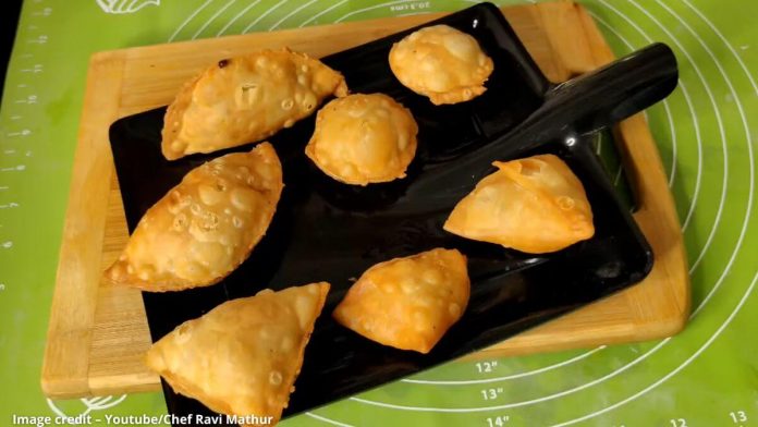 chinese samosa recipe in gujarati ચાઇનીઝ સમોસા બનાવવાની રીત - ચાઇનીઝ સમોસા રેસીપી - chinese samosa banavani rit - chinese samosa recipe in gujarati - ચાઇનીઝ નુડલ્સ સમોસા બનાવવાની રીત
