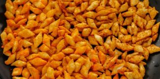 સોજી ના સક્કરપારા બનાવવાની રીત - soji na shakarpara banavani rit recipe gujarati - સોજી ના સક્કરપારા બનાવવાની રીત - soji na shakarpara recipe in gujarati