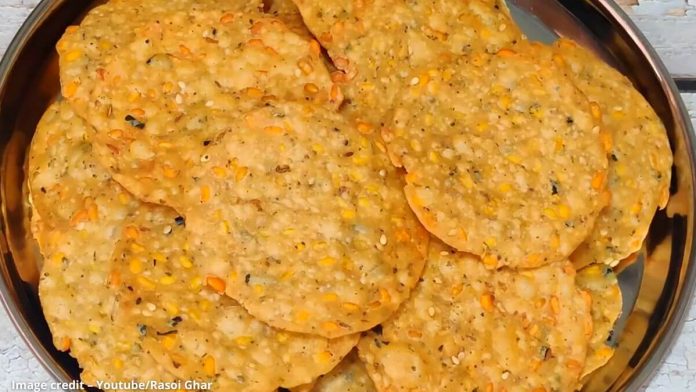 મગદાળ પાપડી પુરી બનાવવાની રીત - magdal ni papdi puri banavani rit - magdal ni papdi puri recipe in gujarati