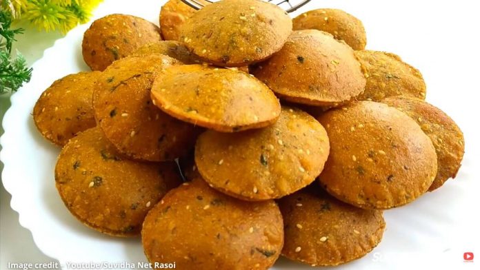ડુંગળી બટકા ની પૂરી બનાવવાની રીત - dungri bataka ni puri banavani rit - dungri bataka ni puri recipe in gujarati