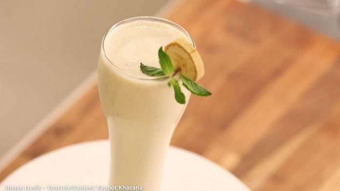 બનાના કર્ડ સ્મૂથી બનાવવાની રીત - banana curd smoothie banavani rit