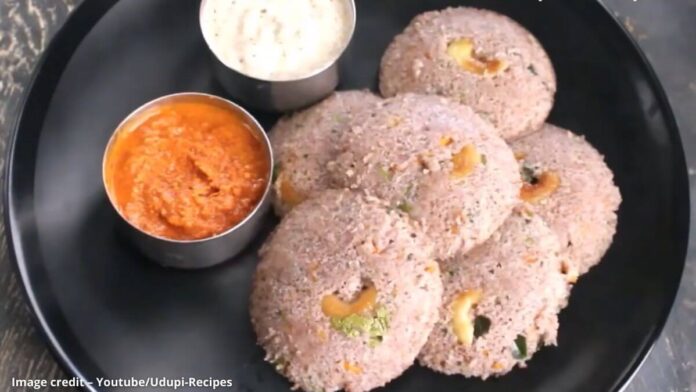 રાગી સોજી ની ઈડલી બનાવવાની રીત - Ragi soji ni idli banavani rit - Ragi soji ni idli recipe in gujarati