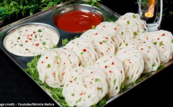 બચેલા ભાત નો નાસ્તો બનાવવાની રીત - bachela bhaat no nasto banavani rit - leftover rice recipe in gujarati