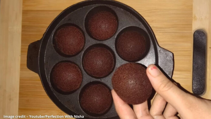 બિસ્કિટ માંથી અપ્પમ ચોકલેટ કેક બનાવવાની રીત - Biscuit Appam chocolate cake banavani rit - Biscuit Appam chocolate cake recipe in gujarati
