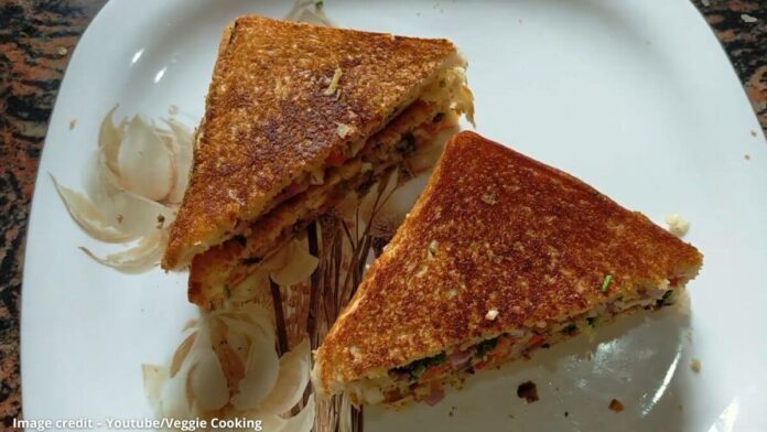 ડુંગળી ટામેટા ની સેન્ડવીચ બનાવવાની રીત - Dungri tameta ni sandwich banavani rit - Dungri tameta ni sandwich recipe in gujarati