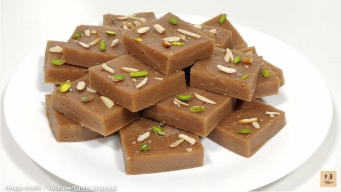 શિંગોડાનો લોટ ની બરફી - singoda na lot ni barfi - શિંગોડાનો લોટ ની બરફી બનાવવાની રીત - singoda na lot ni barfi - singoda na lot ni barfi banavani rit - singoda na lot barfi recipe in gujarati