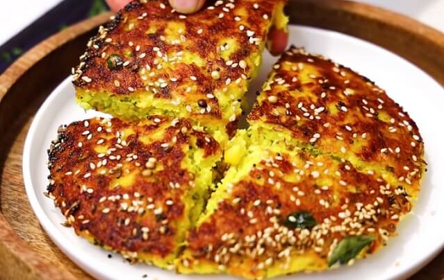 Gujarati Handvo Gujarati Handvo - Gujarati handvo recipe in Gujarati - handvo banavani rit Gujarati ma - ગુજરાતી હાંડવો બનાવવાની રીત - હાંડવો બનાવવાની રીત