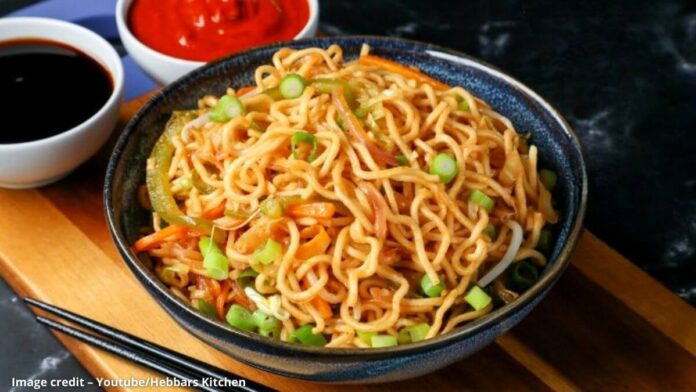 veg hakka noodles recipe in gujarati હક્કા નુડલ્સ બનાવવાની રીત - વેજ હક્કા નુડલ્સ બનાવવાની રીત - veg hakka noodles recipe in gujarati - veg hakka noodles banavani rit