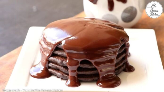 Double Chocolate Pancake banavani rit ડબલ ચોકલેટ પેનકેક બનાવવાની રીત - Double Chocolate Pancake banavani rit - Double Chocolate Pancake recipe in gujarati - ડબલ ચોકલેટ પેનકેક રેસીપી