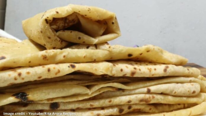 Tava par rumali roti Tava par rumali roti - તવા પર રૂમાલી રોટી