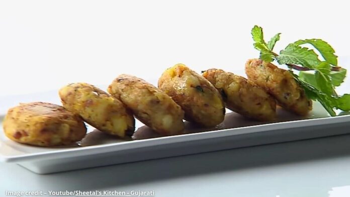 Aloo gadbad Aloo gadbad - આલુ ગડબડ